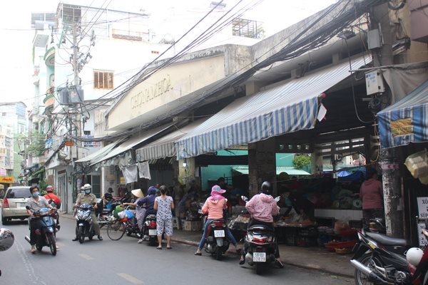 Nhiều chợ truyền thống tại TPHCM khôi phục hoạt động