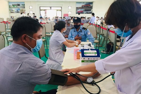 Sau vụ tiêm vaccine chưa đúng đối tượng ưu tiên, Quảng Nam cam kết tiêm đúng, tiêm đủ