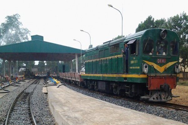 Đường sắt Việt Nam tạm 'buông tay' vận tải hành khách để chở hàng