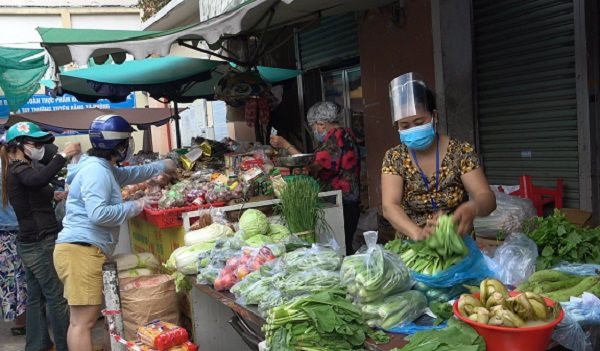 TPHCM: 37 chợ truyền thống hoạt động trở lại trong điều kiện an toàn