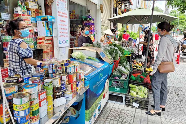 TPHCM cho tiệm bánh mì mở cửa, người giao hàng được đi liên quận từ 16-8