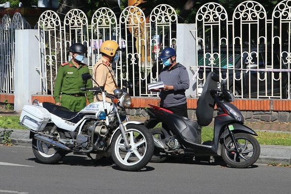 Miền Trung siết chặt người về tự do từ vùng có dịch