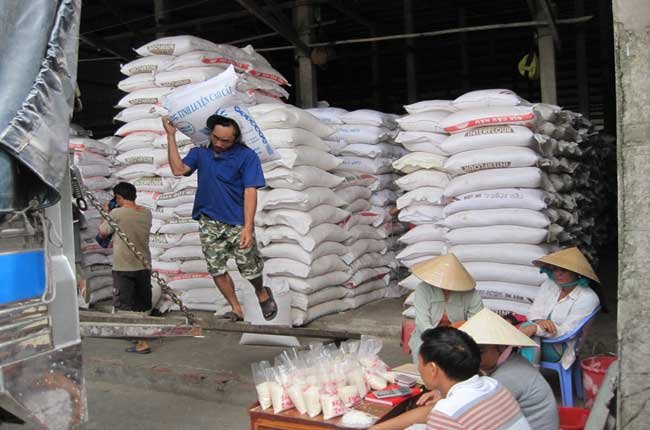 Xuất khẩu gạo chờ động thái của Thái Lan