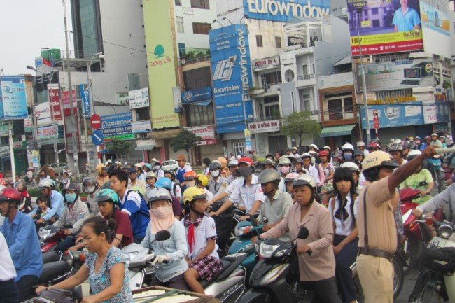 Cấm xe máy vào thành phố: nhiều ý kiến trái chiều