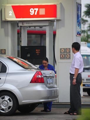 Trung Quốc giảm giá xăng dầu