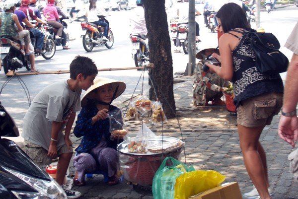 Những gánh hàng rong trên phố Sài Gòn