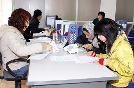 Hà Nội: Số người xin bảo hiểm thất nghiệp tăng mạnh