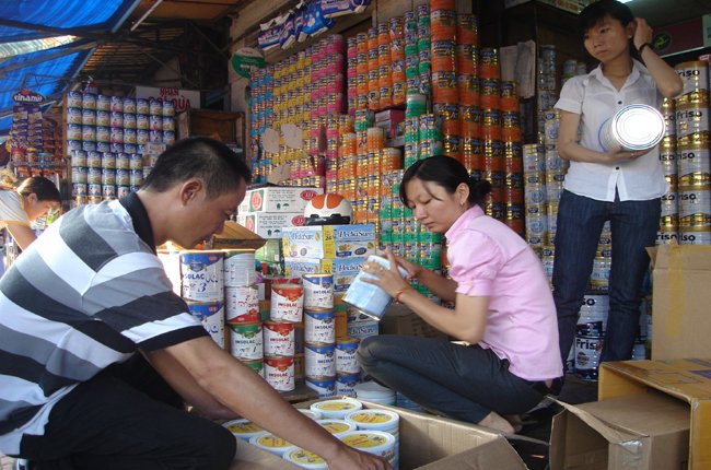 Sữa bột nhập khẩu lại rủ nhau tăng giá