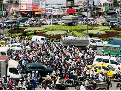 Tăng phí trước bạ có giảm được ùn tắc giao thông?