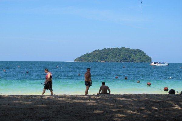 Manukan tràn ngập nắng gió