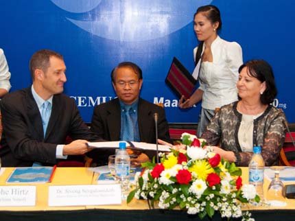 Sanofi Việt Nam đưa thuốc sang Lào