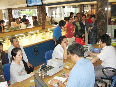 Giá vàng giảm thêm hơn 600.000 đồng/lượng