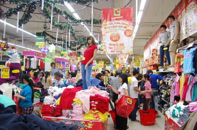 Siêu thị, chợ đông đúc đầu năm