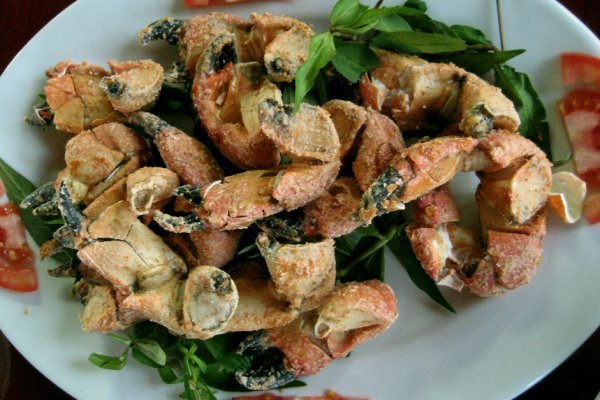 Càng cua đá rang muối