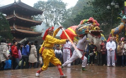 Hàng vạn khách đội rét trẩy hội chùa Hương Hàng vạn khách đội rét trẩy hội chùa Hương