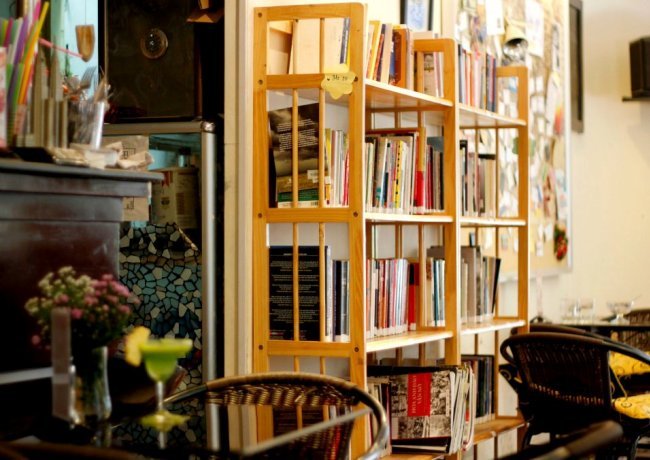 Lollybook Café: Kết nối giới trẻ