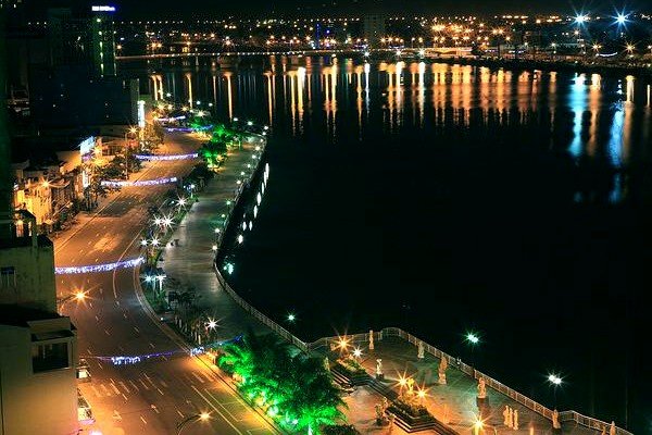 Lộng lẫy bờ tây sông Hàn Lộng lẫy bờ tây sông Hàn