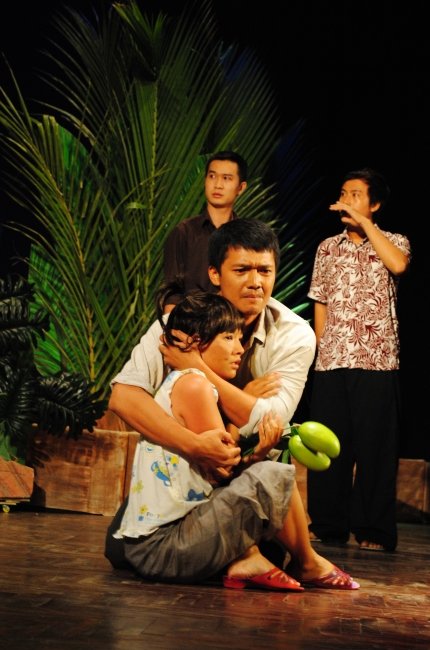 Công diễn vở kịch 