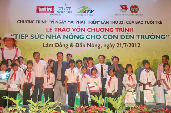 GreenFeed tổ chức lễ trao vốn “Tiếp sức nhà nông cho con đến trường”
