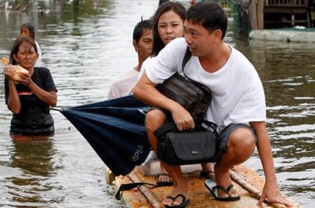 Thủ đô Philippines ngập lụt do mưa lớn