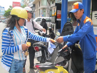 Doanh nghiệp xăng dầu vẫn kêu lỗ nhưng không xin tăng giá