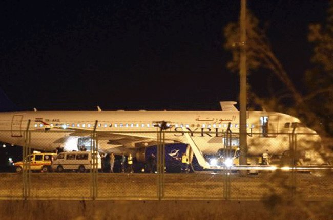 Thổ Nhĩ Kỳ cấm máy bay chở khách Syria