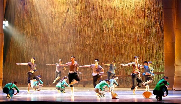 Vở múa đương đại “Sương sớm”