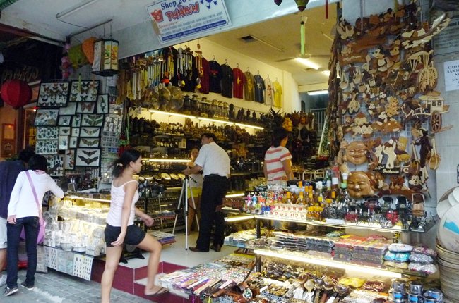 Bỏ ngỏ mảng quà tặng cho khách bình dân