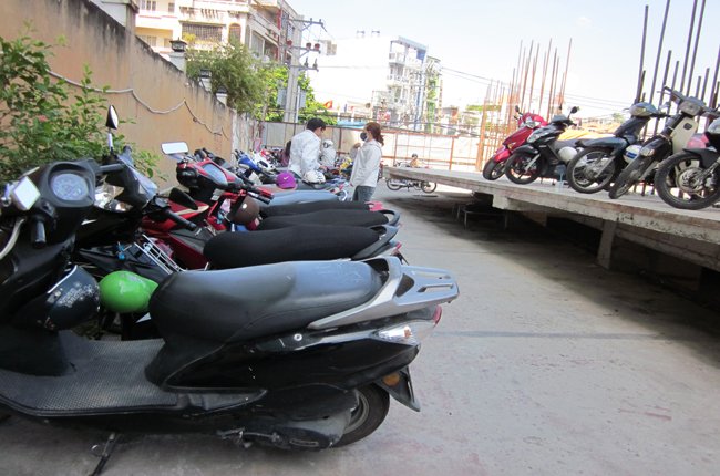 Đi chơi tết ở TPHCM nên gửi xe ở các điểm do TNXP giữ