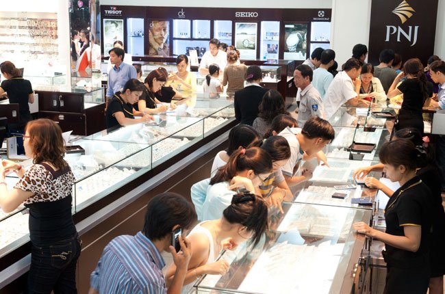 PNJ sản xuất bổ sung nữ trang ngày vía Thần Tài