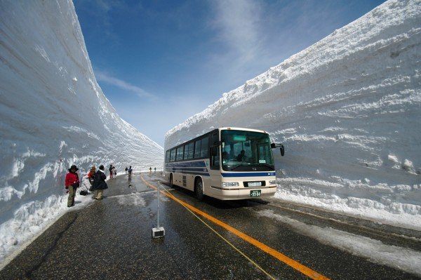 Thung lũng tuyết ở Tateyama - Nhật Bản Thung lũng tuyết ở Tateyama - Nhật Bản