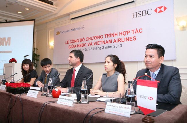 HSBC, Vietnam Airlines hợp tác giảm giá vé máy bay
