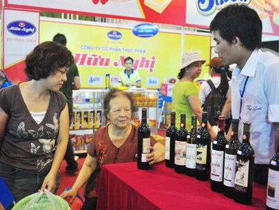Nhiều doanh nghiệp Việt Nam triển lãm hàng ở Campuchia