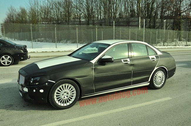 Mercedes-Benz mở rộng dòng C-class để cạnh tranh với BMW 3-series Mercedes-Benz mở rộng dòng C-class để cạnh tranh với BMW 3-series