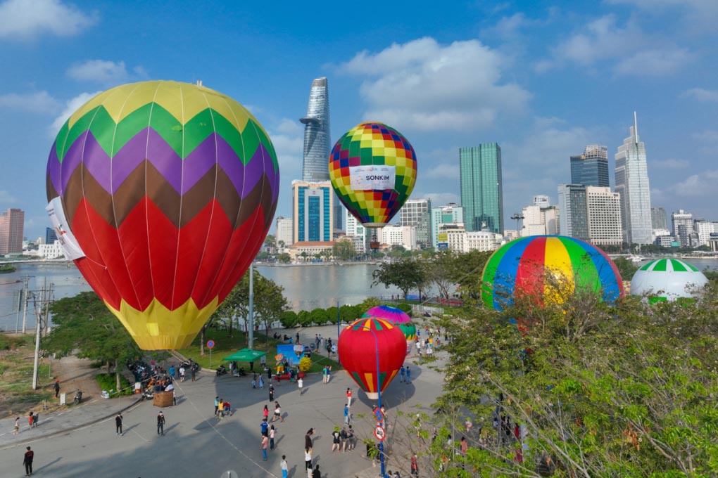 Hãy khám phá hình ảnh về những con người Sài Gòn thân thiện và năng động, sống động trong cuộc sống đầy màu sắc của thủ đô đông đúc này!
