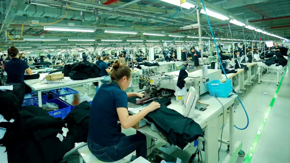 Ngoài tiềm năng bán lẻ đất hứa Việt Nam còn mang lại cho Uniqlo những gì #29 Ngoài tiềm năng bán lẻ đất hứa Việt Nam còn mang lại cho Uniqlo những gì