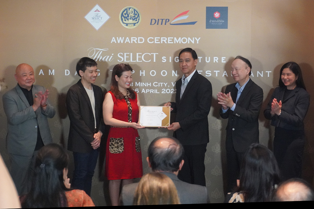 ร้านอาหารอำแดงไต้ฝุ่นได้รับรางวัล Thai Select Signature Award