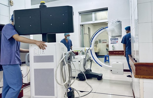 日本、ベトナムの4つの中核病院を支援するため医療機器を引き渡す