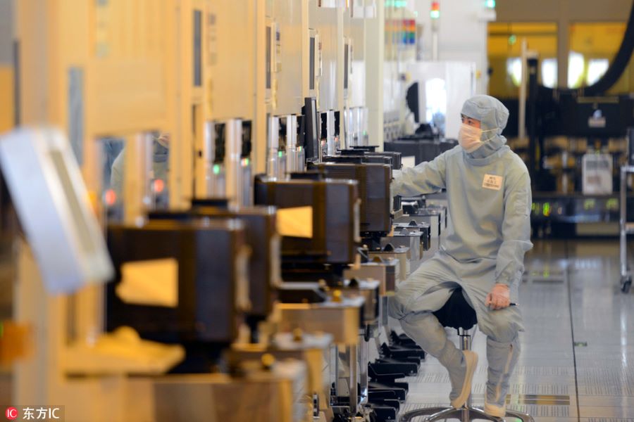 輸出規制が始まる前にチップ製造ツールの購入を競う