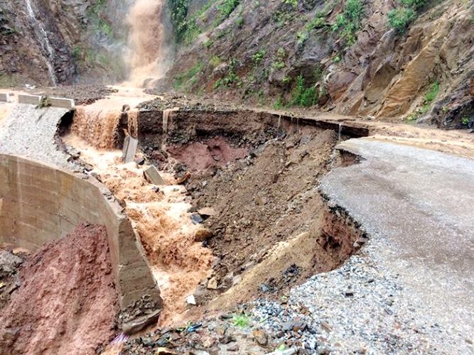 Mưa Sẽ Kéo Dài Đến Hết 8-8, Sạt Lở Còn Xảy Ra Ở Nhiều Nơi - Tạp Chí Kinh Tế  Sài Gòn