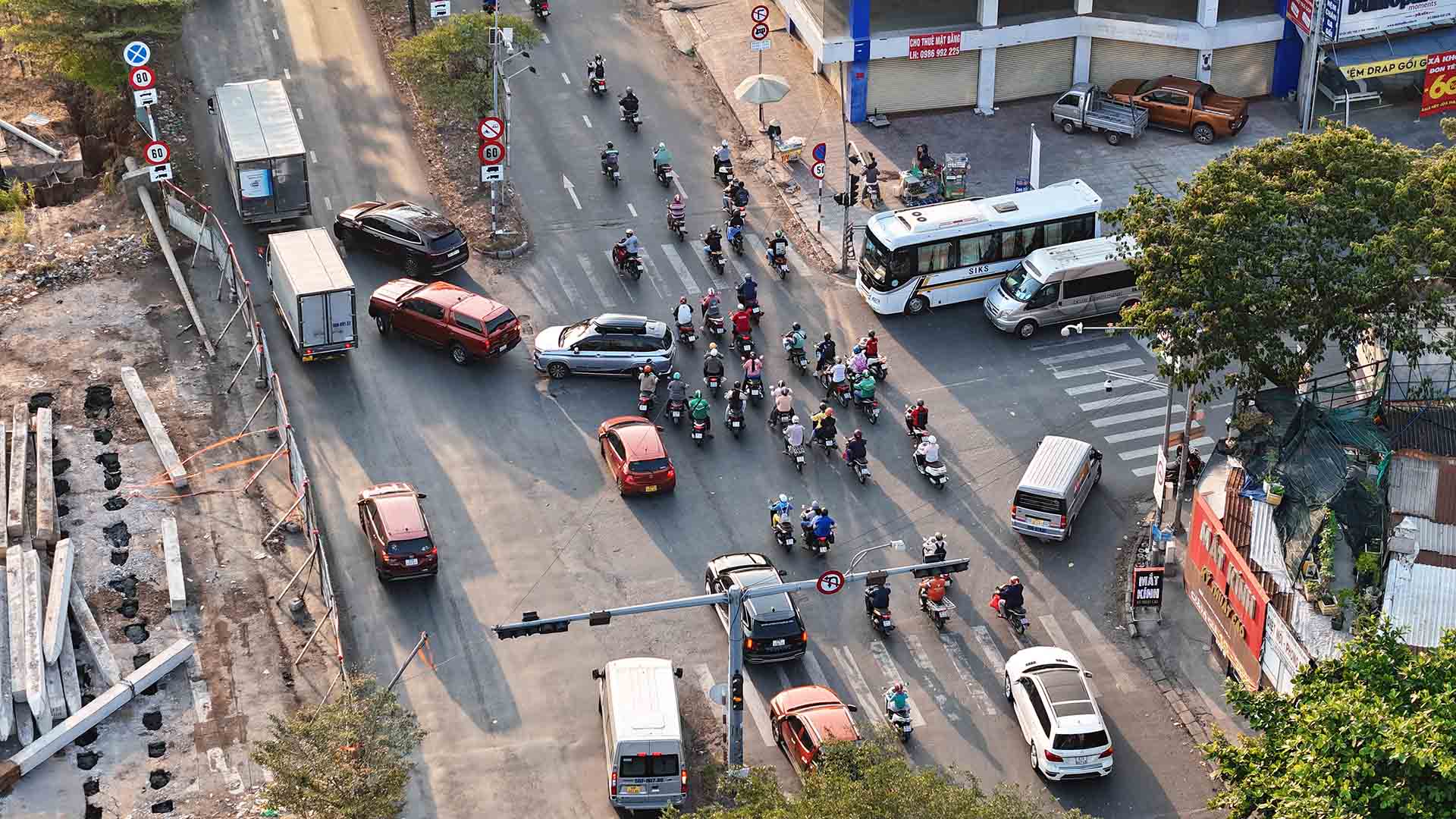 Hầm chui Nguyễn Văn Linh. Ảnh: Minh Hoàng