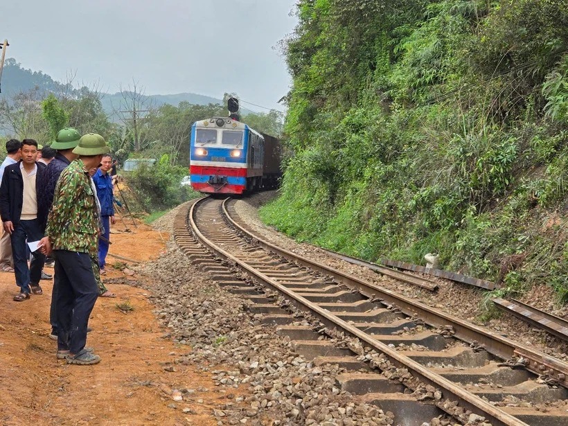 Đường sắt Bắc - Nam thông tuyến trở lại sau tai nạn