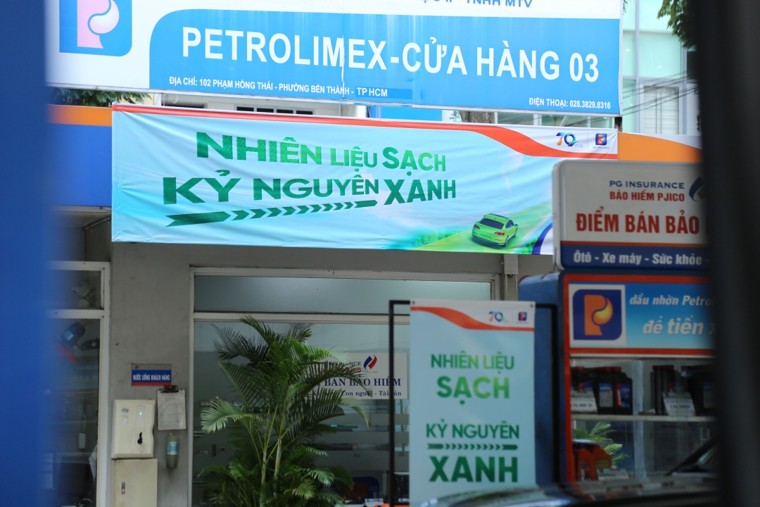 36 cửa h&agrave;ng Petrolimex b&aacute;n xăng E10 tại TPHCM