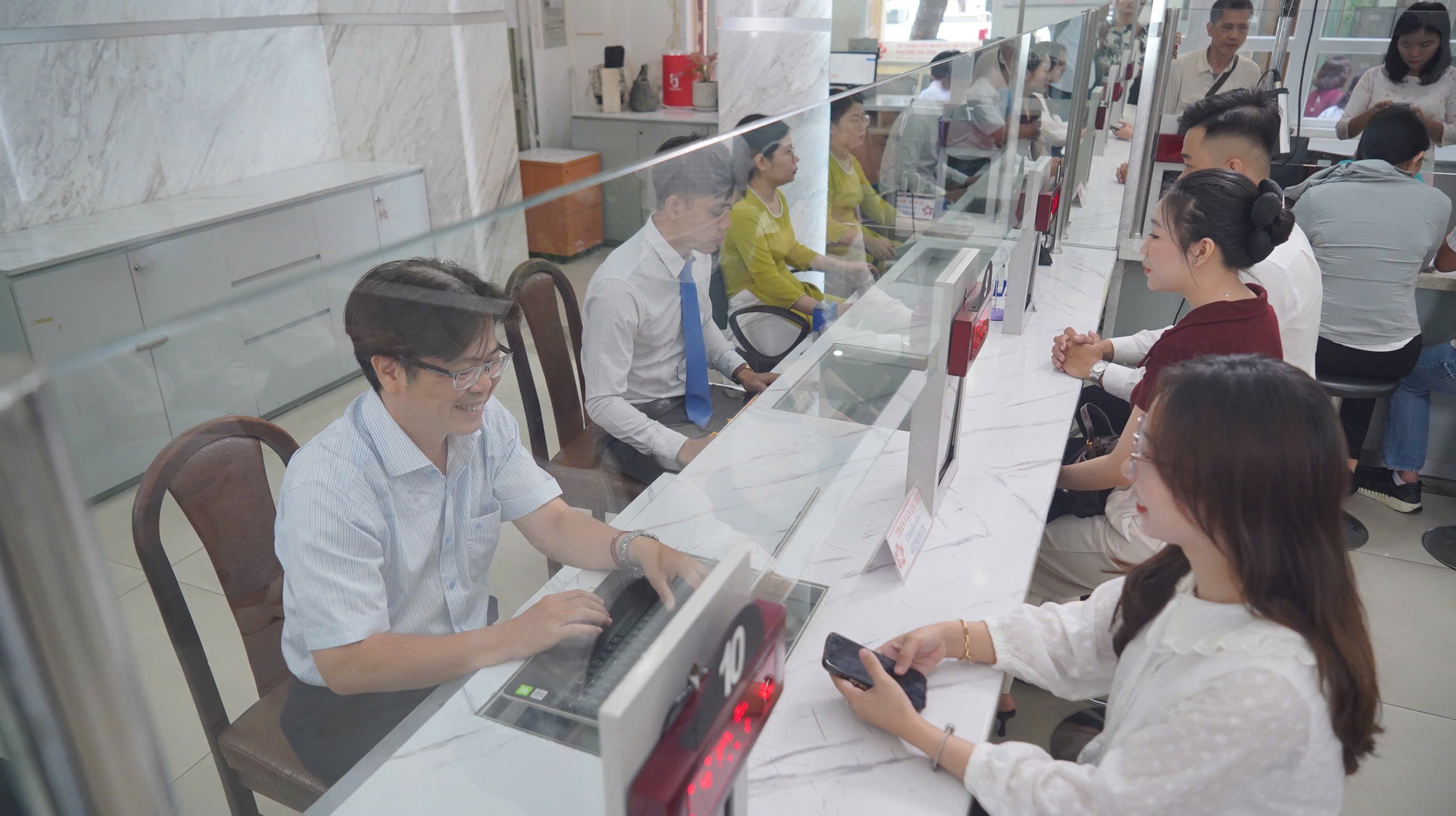 Người nghỉ việc do tinh gọn bộ máy có thể được hỗ trợ 24 tháng lương